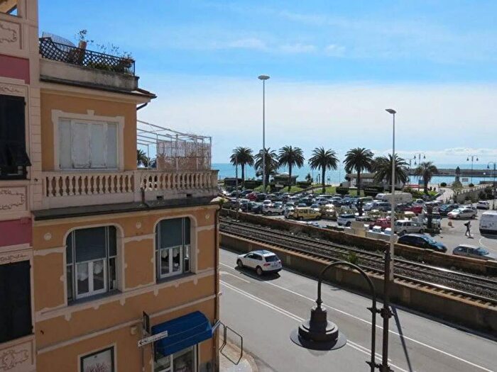 Appartamento trilocale in affitto in Via Nuova Italia, Centro, Lavagna