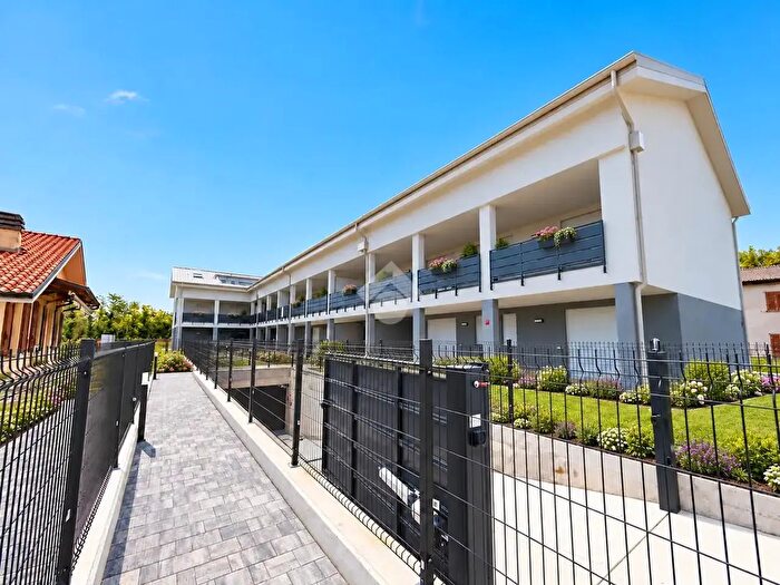 Appartamento quadrilocale in vendita in Via Alessandro Manzoni, Villasanta