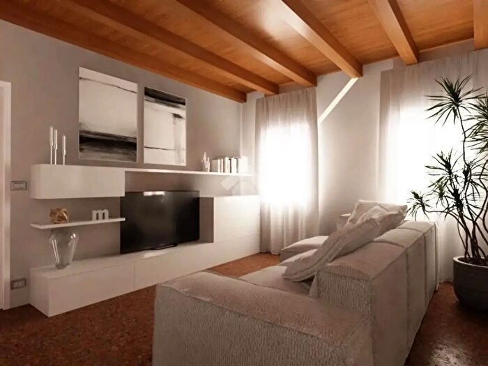 Casa con 5 locali in vendita in Via Fonderia, Treviso