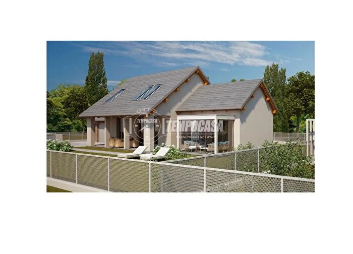 Casa trilocale in vendita in Via Ceserio Snc, Oleggio Castello