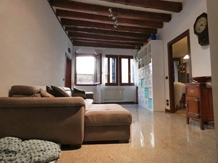Appartamento con 6 locali in vendita in Venezia