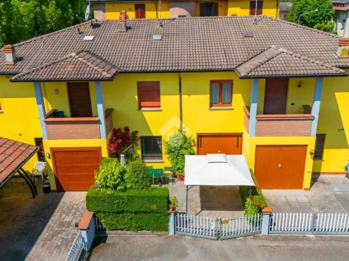 Casa quadrilocale in vendita in Via Monsignor Oscar Romero, Cadelbosco Di Sopra