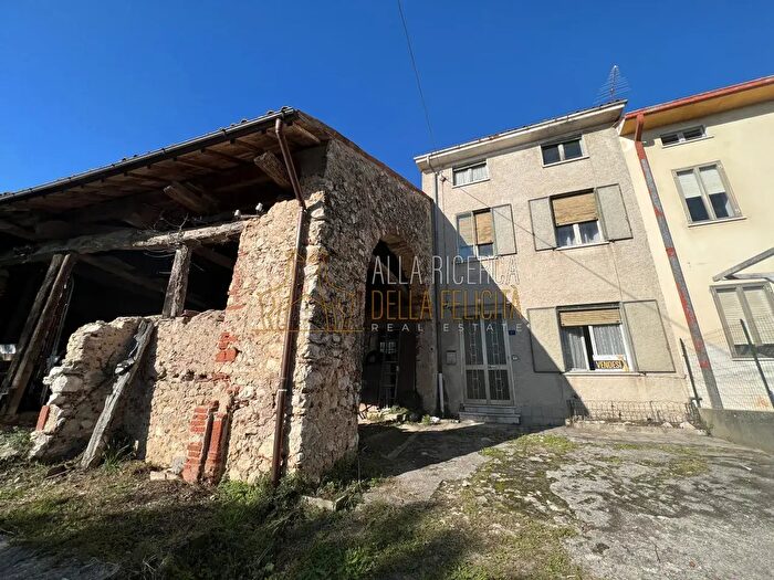 Casa bilocale in vendita in Via Lesina, Santorso