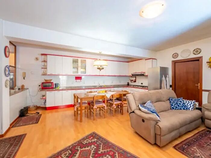 Casa quadrilocale in vendita in Via Casilina, San Cesareo