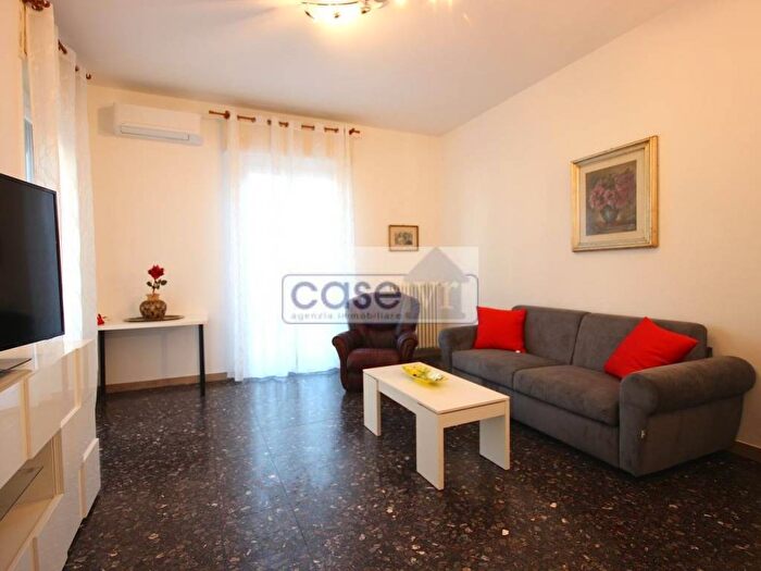 Appartamento quadrilocale in affitto in Via Angelo Scarsellini, San Zeno, Verona