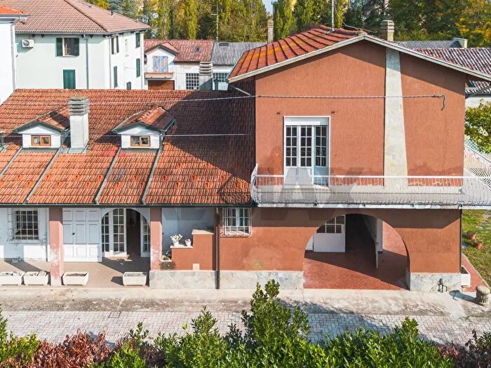 Casa con 7 locali in vendita in Busseto