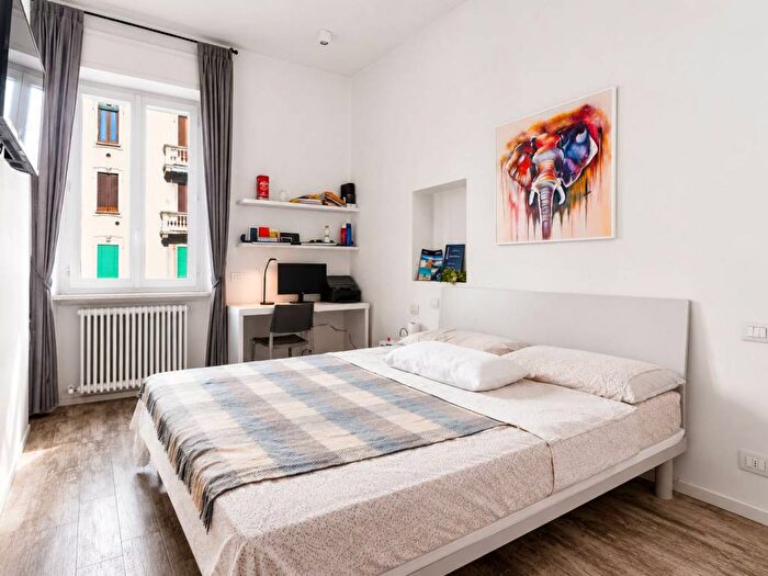 Appartamento trilocale in affitto in Via Guglielmo Corrado Röntgen, Bocconi, Milano