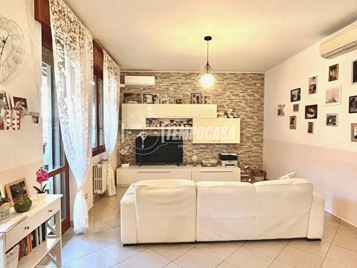 Appartamento trilocale in vendita in Via Carlo Montanari, Bollate