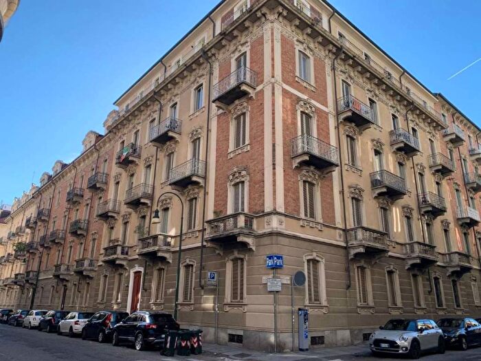 Appartamento trilocale in affitto in via Vincenzo Vela, Crocetta, Torino