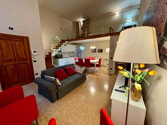 Appartamento trilocale in affitto in Via SantAntonio, Valverde, Verona