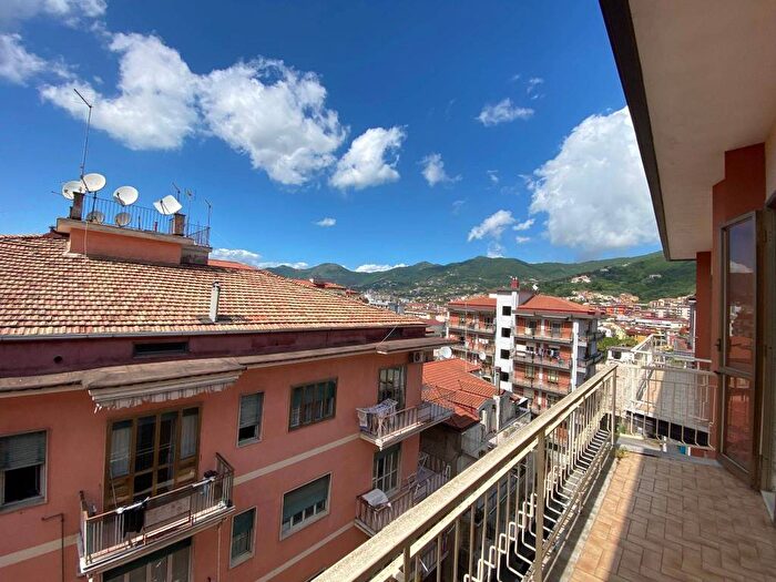 Appartamento trilocale in affitto in Via Alcide De Gasperi, Centro, Cava de Tirreni