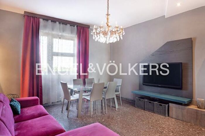 Appartamento con 5 locali in vendita in Via Benvenuto Cellini, Bologna