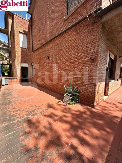 Appartamento con 9 locali in vendita in Monteriggioni