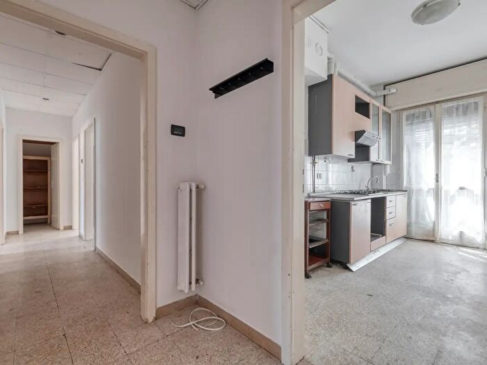 Appartamento con 5 locali in vendita in Via Padova, Bologna
