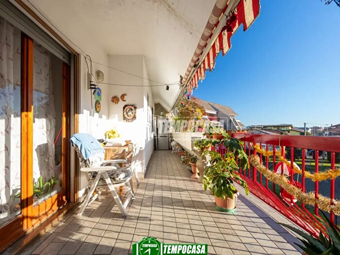 Appartamento quadrilocale in vendita in Via Eugenio Montale, Madone