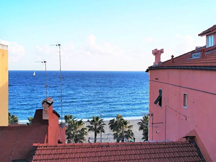 Appartamento quadrilocale in affitto in via cilea, Centro, Varazze