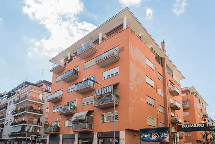 Appartamento bilocale in vendita in Via della Farnesina, Roma