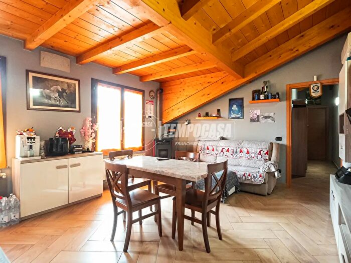 Appartamento trilocale in vendita in Via Novembre, Giussano