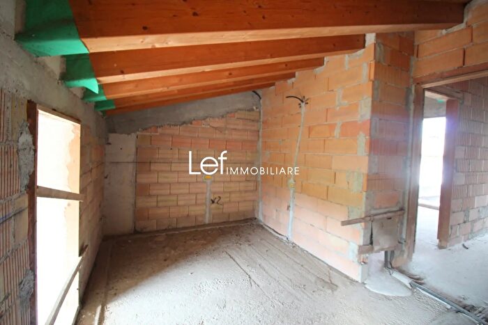 Casa con 5 locali in vendita in Vidor