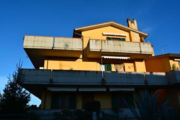 Appartamento quadrilocale in vendita in Via Roma, Castiglione Del Lago