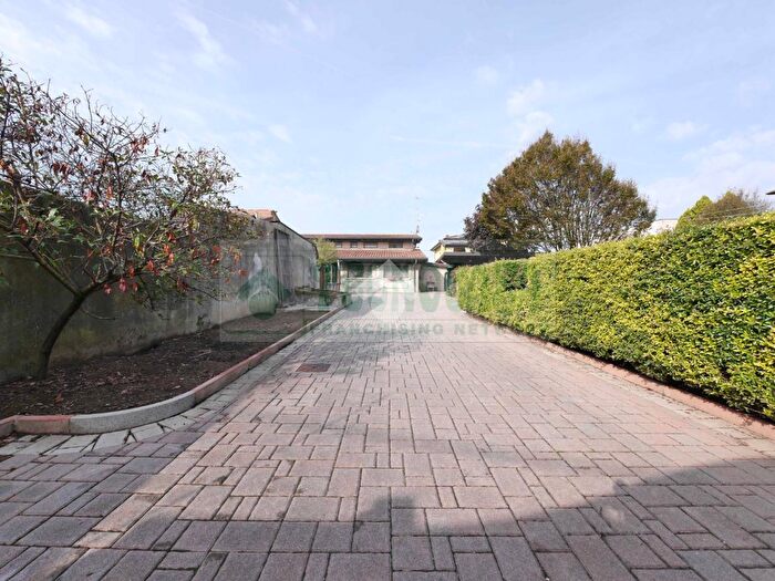 Casa bilocale in vendita in Comezzano Cizzago