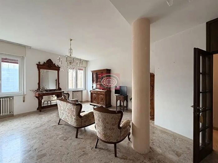 Appartamento con 6 locali in affitto in Cesena