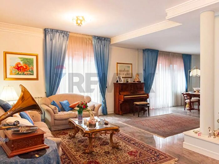 Casa con 5 locali in vendita in Via Privitera, Biancavilla