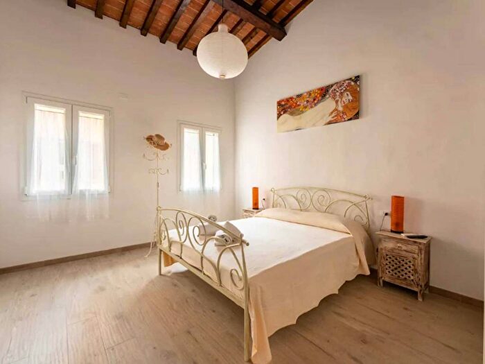 Appartamento trilocale in affitto in Via dellAlbero, Borgo Ognissanti Il Prato, Firenze