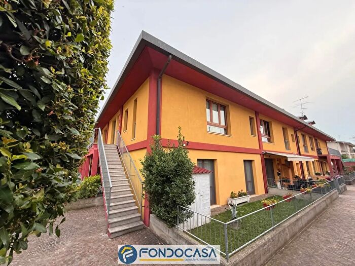 Appartamento quadrilocale in vendita in Via San Michele, Cazzago San Martino