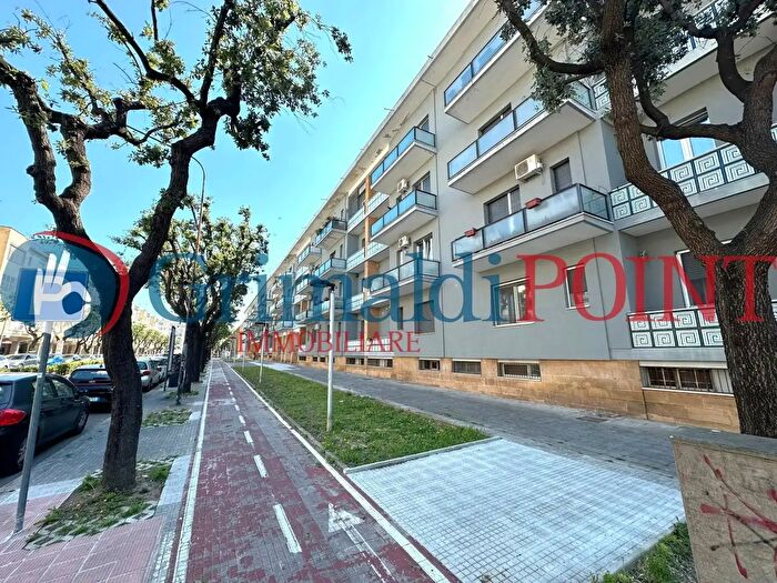 Appartamento con 5 locali in vendita in Via Liri, Lecce