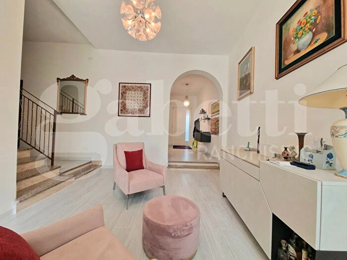 Appartamento con 5 locali in vendita in Via Cremona, Sestu