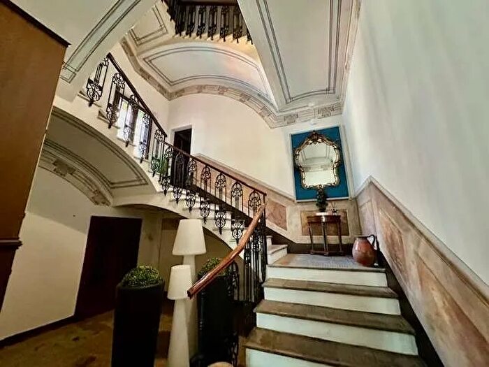 Casa con 9 locali in vendita in Mirandola