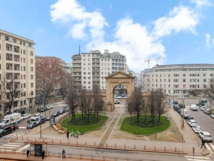 Appartamento quadrilocale in vendita in Via Amerigo Vespucci, Milano