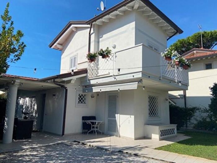 Casa con 6 locali in vendita in Via Scassi Carli, Forte Dei Marmi
