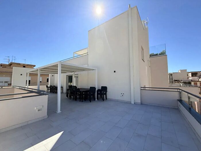 Appartamento trilocale in vendita in Via Tenente Siro Brigiano, Milazzo