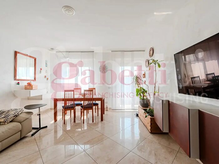 Appartamento quadrilocale in vendita in Via De Pretis, Milano
