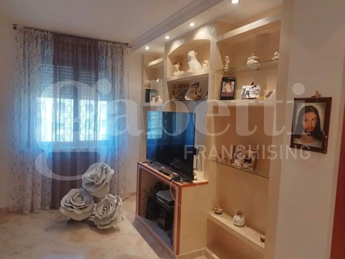 Appartamento con 5 locali in vendita in Piazza Sandro Pertini, Taranto