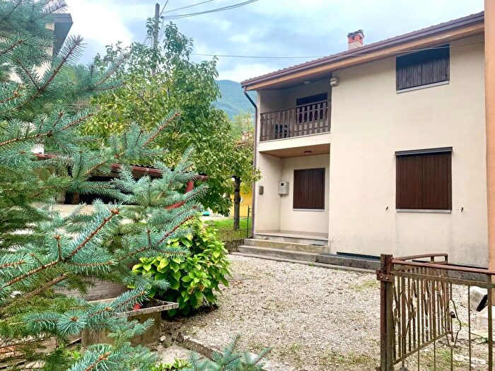 Casa con 5 locali in vendita in Vito D'Asio
