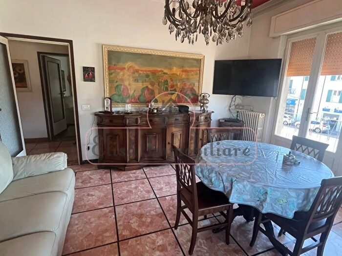Appartamento con 7 locali in vendita in Viareggio