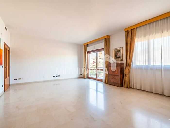 Appartamento quadrilocale in vendita in Viale delle Alpi, Palermo