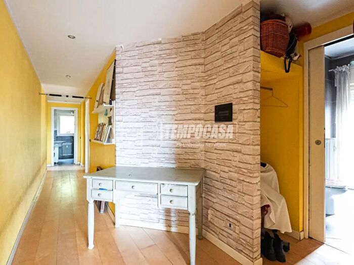 Appartamento quadrilocale in vendita in Via Papa Giovanni XXIII, Oggiono