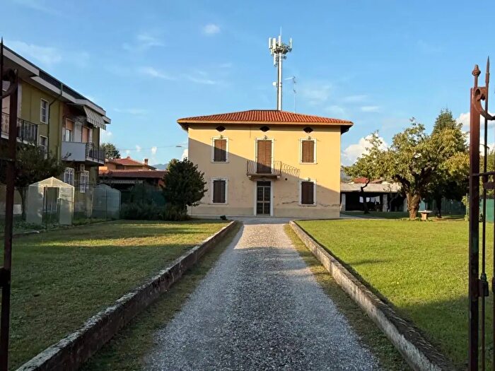 Casa con 8 locali in vendita in Via Monte Nero, Valbrembo
