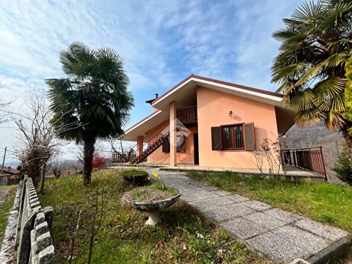 Casa trilocale in vendita in Via Castellamonte, Castelnuovo Nigra