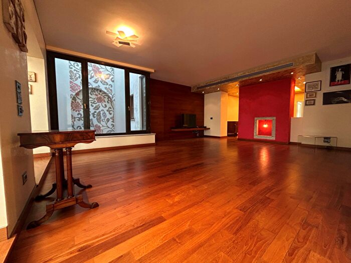 Appartamento quadrilocale in vendita in Via di Cavana, Trieste