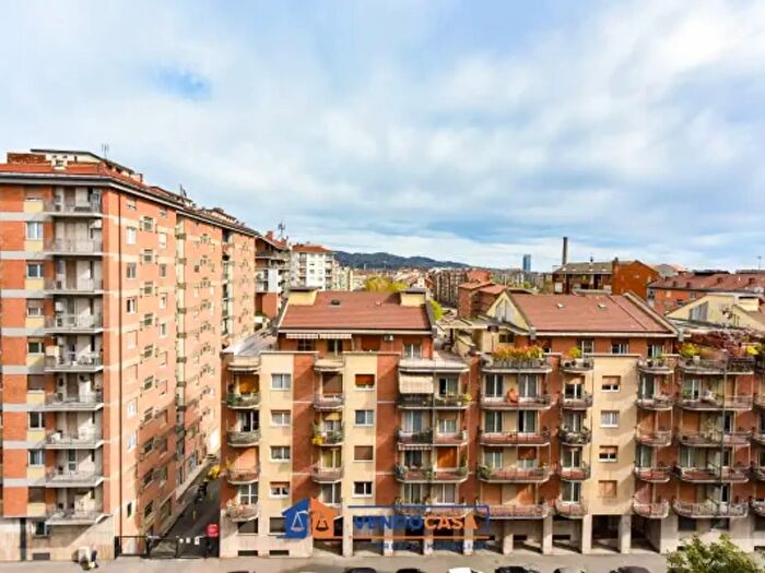 Appartamento con 5 locali in vendita in Via Lima, Torino