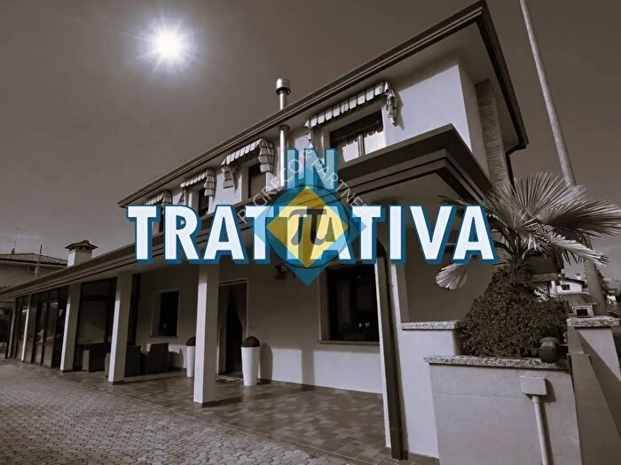 Casa con 6 locali in vendita in Via Maniago, Cordenons