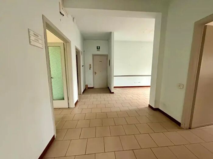 Appartamento con 5 locali in affitto in Via Alfredo Catalani, Lucca