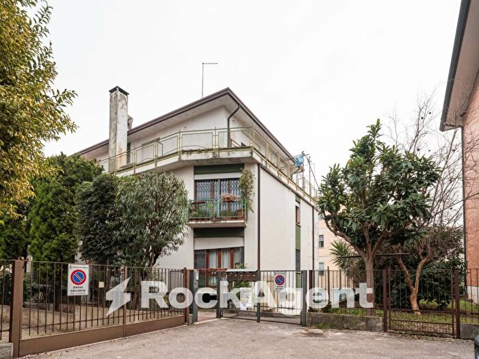 Appartamento con 5 locali in affitto in Via Marco Antonio Calza, San Camillo Nazareth, Padova