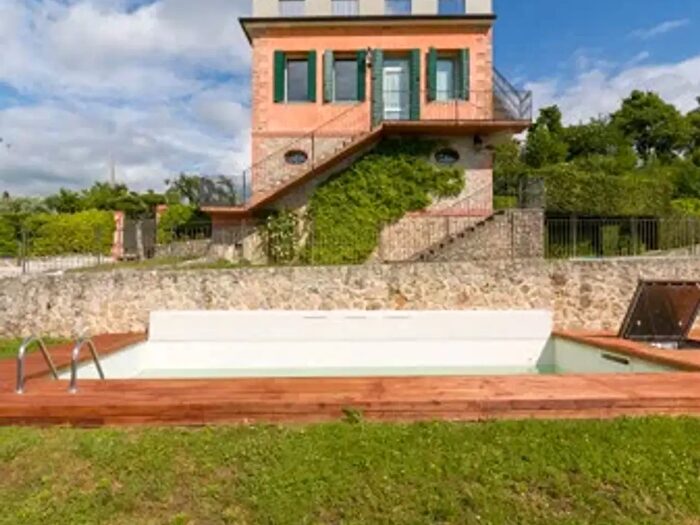 Casa con 6 locali in vendita in Via Patrioti, Refrontolo