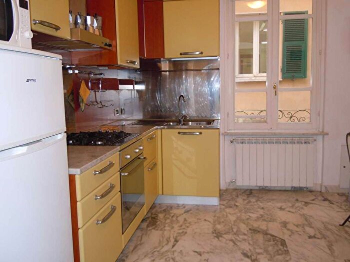 Appartamento trilocale in affitto in Vico Marassi, Centro, Finale Ligure